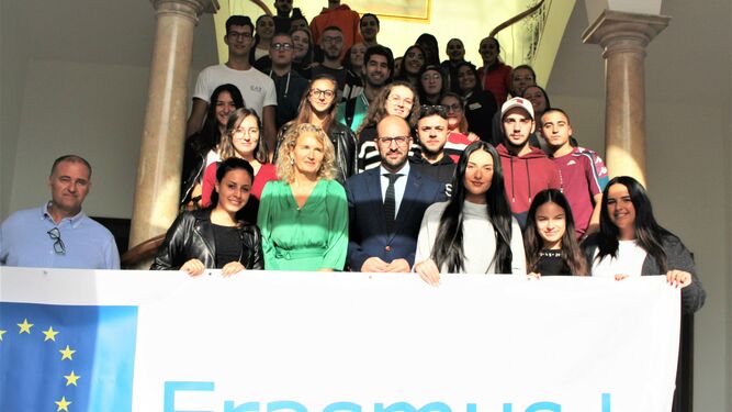 Estudiantes de un programa Erasmus +, durante una reciente visita al Ayuntamiento.