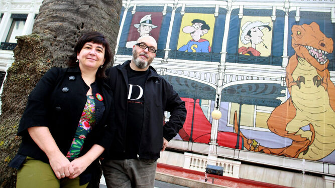 Cristina Durán Costell y Miguel Ángel Giner Bou, durante una visita al salón internacional del cómic Viñetas desde o Atlántico, en La Coruña.
