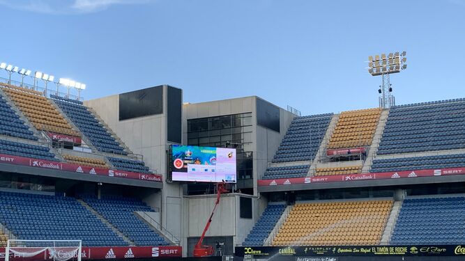 Uno de los videomarcadores instalados en el estadio Carranza.