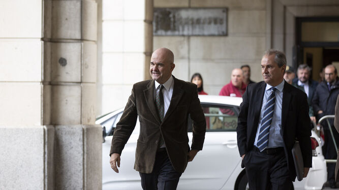 Manuel Chaves, a su llegada al Palacio de Justicia
