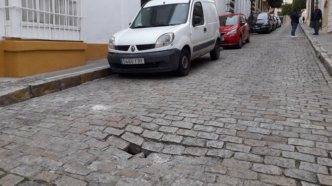 Hundimiento de la calzada en la calle Lope de Vega.