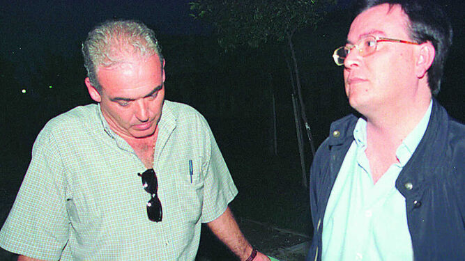 Rafael García Raposo y Agustín Cuevas, fotografiados juntos el día del estallido del caso Sanlúcar, el 18 de octubre de 1999.