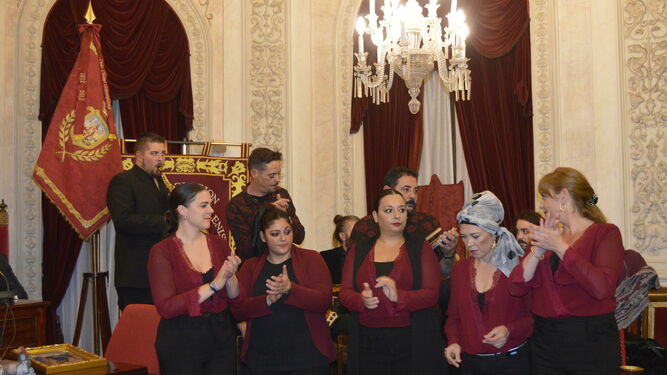 El grupo flamenco de la Tata, durante su actuación en el pregón de Navidad de Cádiz.