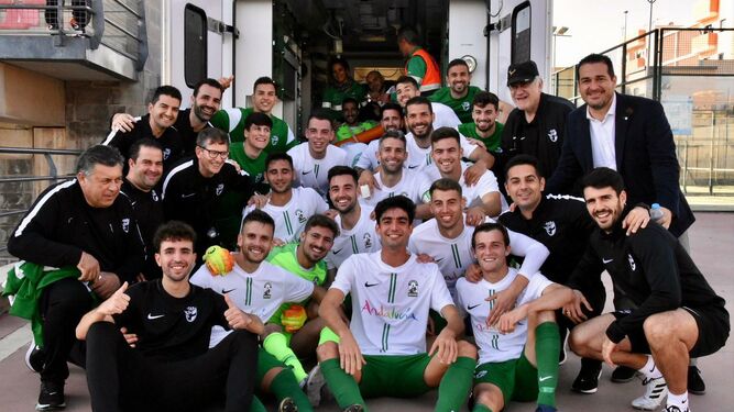 Los jugadores de Andalucía celebran su victoria.