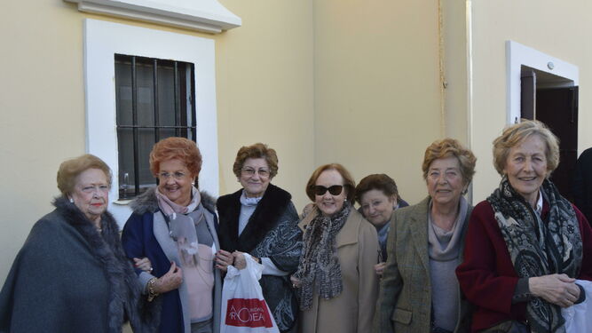 María Luisa Echevarría, Mamen Bocanegra, Consuelo Fuentes, Loli Leal, Angelita Aguirre y las hermanas Pilar y Mary Linares Castrillón.