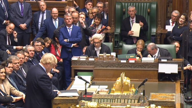 El primer ministro británico, Boris Johnson, habla ante los Comunes, en una captura de las cámaras del Parlamento.