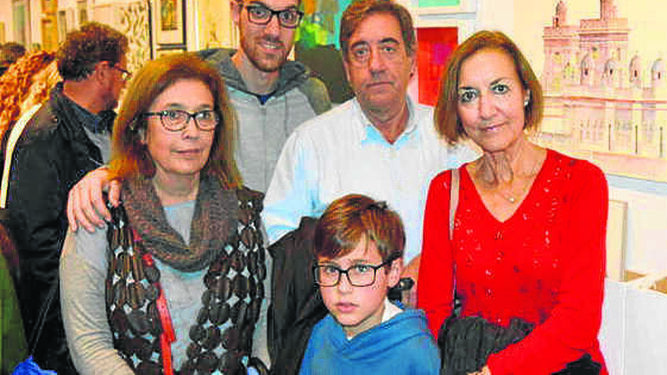 El pintor Pedro Macías con Lucía Bolea, Noni y Pablo Macías y Antonio Margallo.