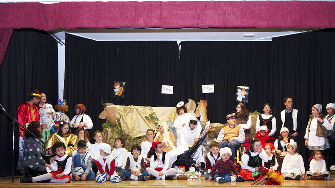 Los niños y niñas de Apadeni participantes en el Belén Viviente.