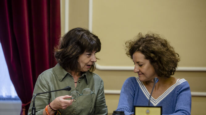 Las concejalas de Ciudadanos, Carmen Fidalgo y Lucrecia Valverde, en rueda de prensa.