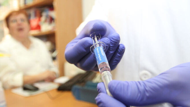 Imagen de archivo de una vacunación contra la gripe.