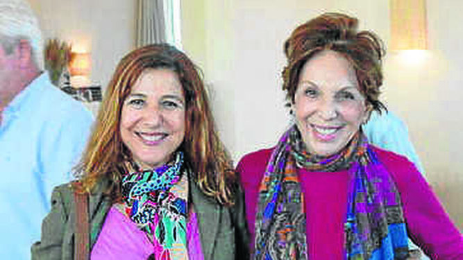 Ana Romero con Quina Martínez de Salazar.