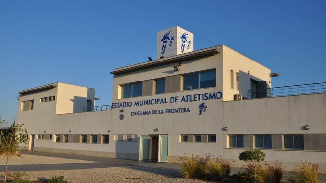 Vista de la entrada del complejo municipal deportivo de Huerta  Mata .