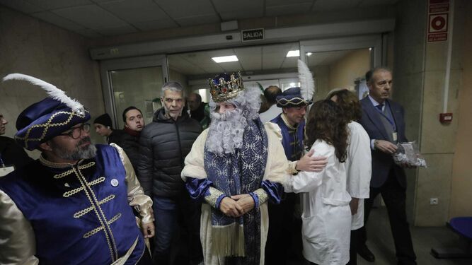 Los Reyes Magos de C&aacute;diz visitan el hospital Puerta del Mar