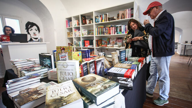 Una imagen de las casamatas de la Feria del Libro de Cádiz 2019.