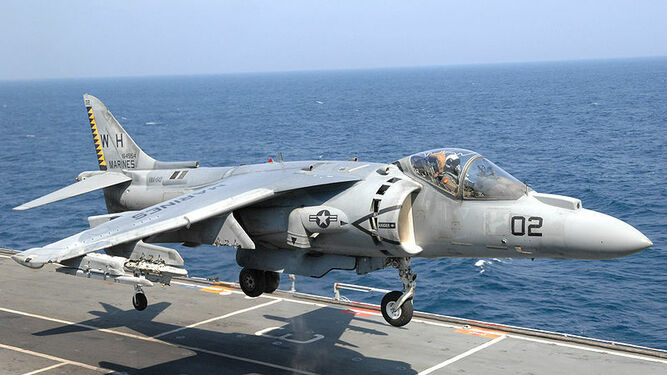 Imagen del un modelo similar al Harrier AV-8B desaparecido allá por 1989 en aguas cercanas a Rota.