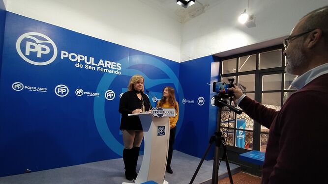 Las concejalas del PP María José de Alba y Carmen Roa, en una rueda de prensa reciente.