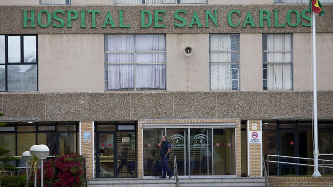 Acceso al hospital de San Carlos en San Fernando, donde fueron atendidos la mayoría de los casos.