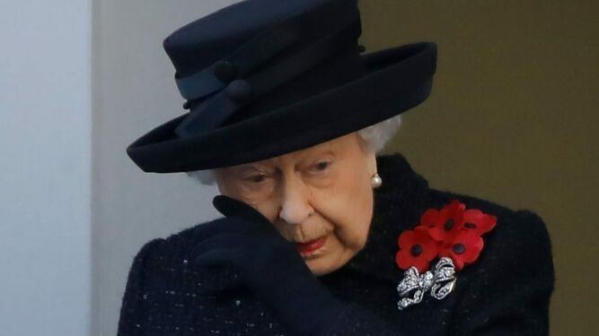 Isabel II  en un homenaje a los caídos en las guerras mundiales