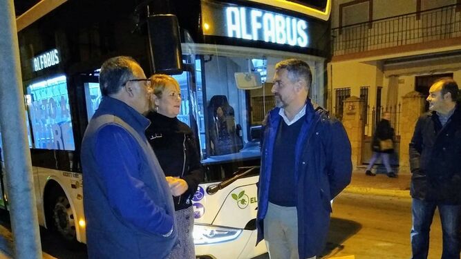 El alcalde, Javier Ruiz, en la presentación pública de las nuevas líneas del servicio de autobuses urbanos.
