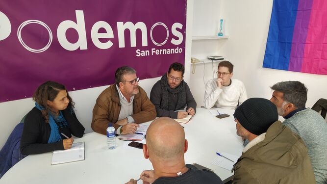 Reunión de Podemos y Adelante Andalucía con trabajadores del Metal de la Bahía.