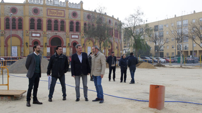 El alcalde ha visitado hoy las obras que se están ejecutando en la Plaza del Pino con cargo al Profea.