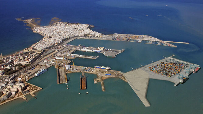 Imagen aérea del Puerto de Cádiz.