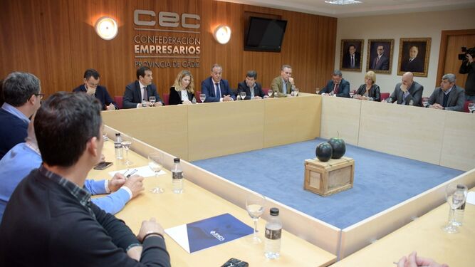 Reunión de los parlamentarios del PP con el Consejo Empresarial Aeronáutico de Cádiz.