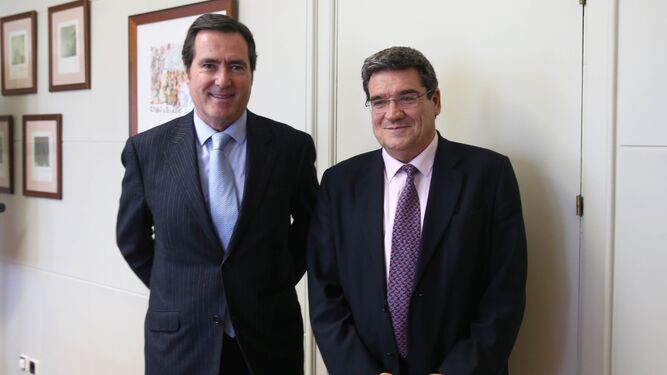 Antonio Garamendi, con el ministro de Seguridad Social, Juan Antonio Escrivá