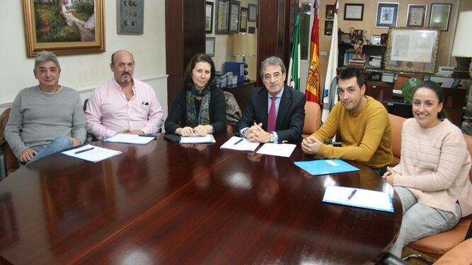 El presidente del Colegio de Enfermería de Cádiz con residentes y enfermeros especialistas en Salud Mental.