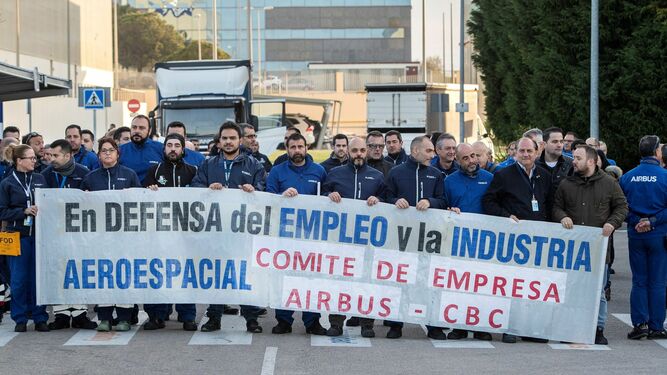 Trabajadores del CBC de El Puerto de Santa María durante la concentración de febrero en defensa del empleo.