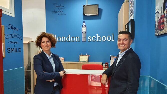 Chris Alves e Isabel Sánchez, gerentes de London School.