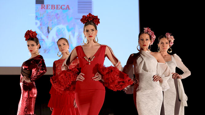 Desfile Rebeca Moda Flamenca en Pasarela Flamenca Granada