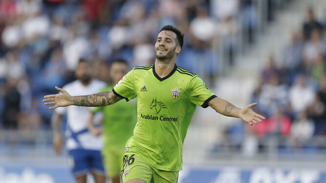 Lazo celebra un gol marcado con el Almería.