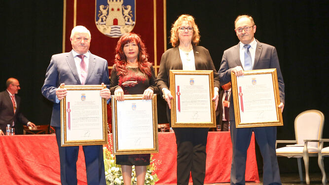 José María Gómez, Encarnación Gómez, Mª Carmen López y Andrés Alcántara tras recibir las distinciones.