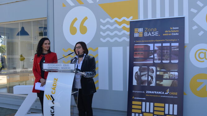 Natalia Vázquez y Victoria Rodríguez en la rueda de prensa para dar a conocer el proyecto.