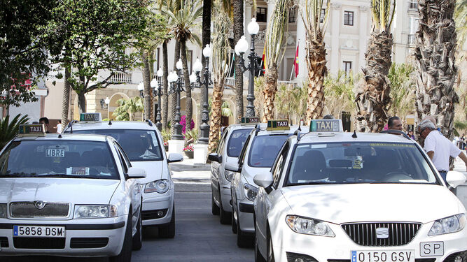 Parada de taxi de San Juan de Dios, donde fue grabado el demandante sin su consentimiento.