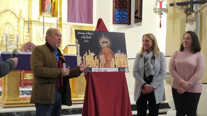 Momento de la presentación del cartel de la Hermandad del Huerto, el pasado viernes en la Iglesia de San Sebastián.