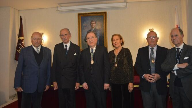 Álvaro Domecq, Felipe Morenés, Joaquin Ortiz, Pilar Chico, José Luis García Ruiz y Juan María Vaca, tras finalizar la sesión académica.