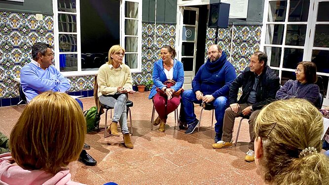 Reunión de García-Pelayo y Loaiza con los trabajadores de Camposoto.