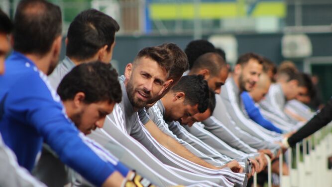Los jugadores del Cádiz, en el entrenamiento del viernes en El Rosal.