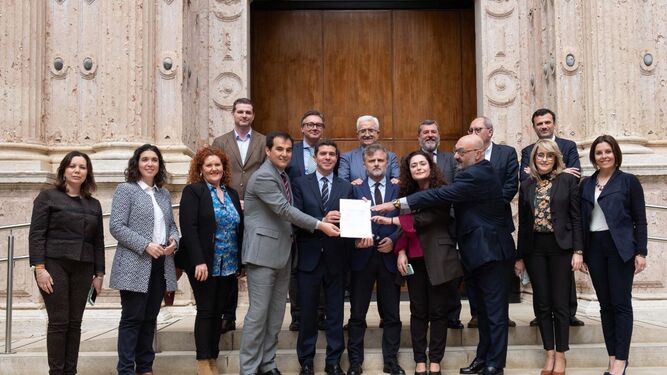 Los parlamentarios andaluces por la provincia apoyan la candidatura gaditana.
