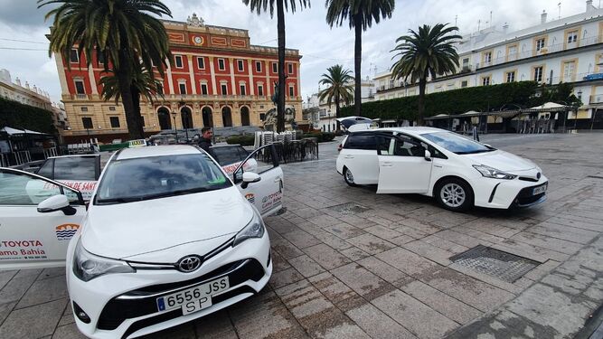 Taxis, en la parada de la plaza del Rey.
