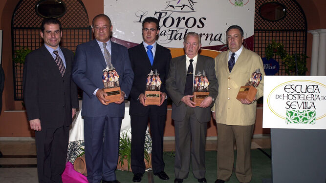Entrega de los IV Premios taurinos Taberna del Alabardero en 2005. En la imagen Borja  Domecq, El Fandi, Rafael Chicuelo y &Aacute;ngel Guzm&aacute;n.