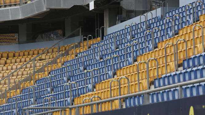 Grada vacía en el estadio Carranza.