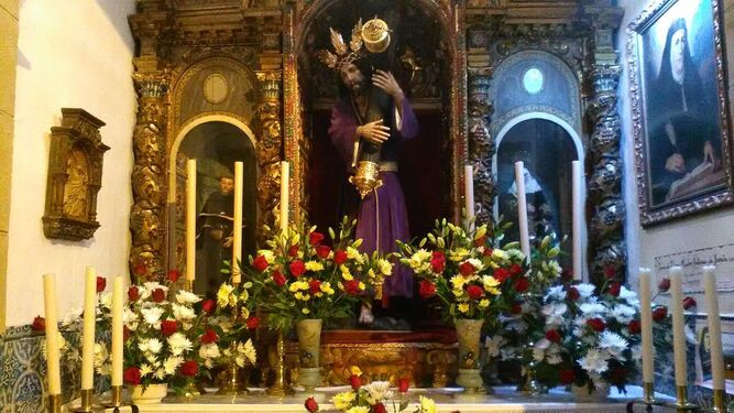 El Nazareno, en el altar donde ha pasado un Jueves Santo atípico para esta hermandad.