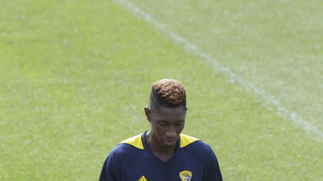 Momo Mbaye, jugador del Cádiz B.