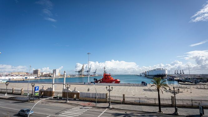 El coronavirus ha dejado el puerto de Cádiz vacío de cruceros.