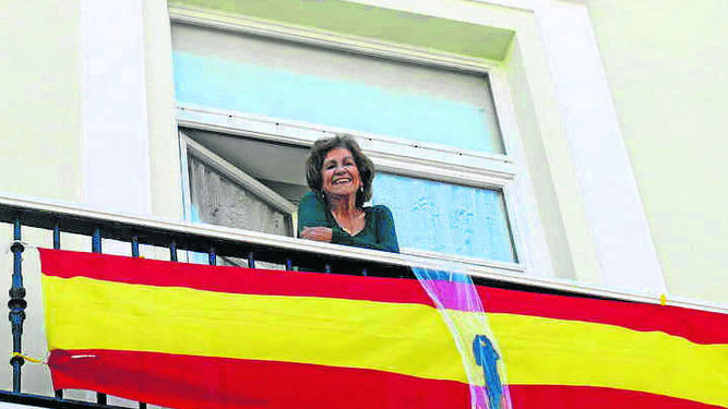 La empresaria María del Carmen Criado Pérez en el balcón de su casa.
