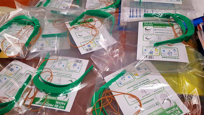 Kits de pantallas protectoras como los que entregará Polisur para los centros sanitarios de Cádiz.