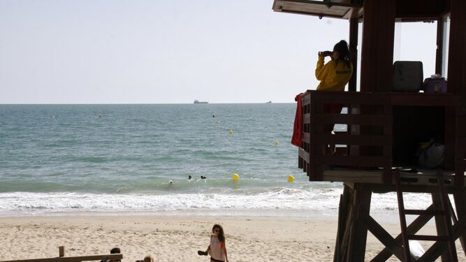 Una imagen de socorristas en una de las  torretas de las playas portuenses, el pasado verano.